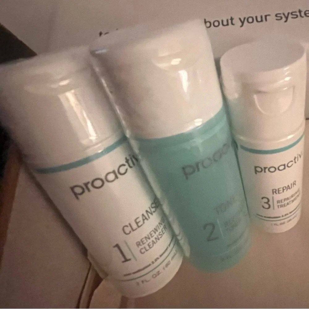 Proactiv White and Blue Skincare Trio - Picture 5 of 16
